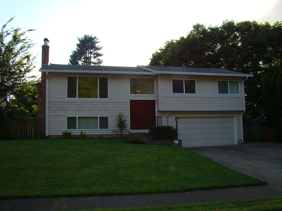 1st image of 702 NE 152nd Ave