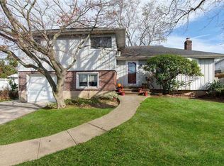 279 Hunter Ridge Rd E, Massapequa, NY 11758