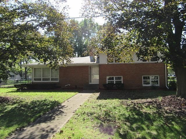 1st image of 521 W Herrold Ave