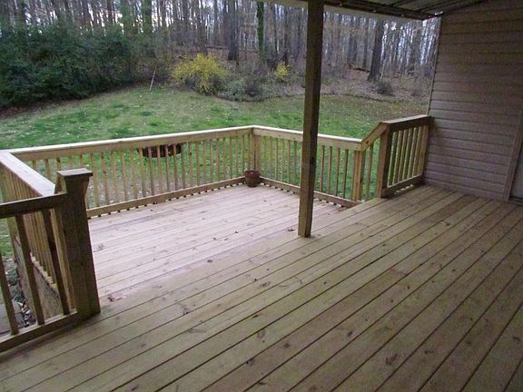 3rd image of 213 Hillsboro Cir