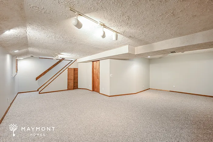 7172 Grantham Way — Photo 15