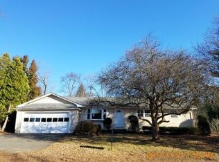 40 Plantation Cir, Greenfield, MA 01301