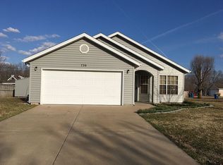 720 S Lantern Rdg, Nixa, MO 65714