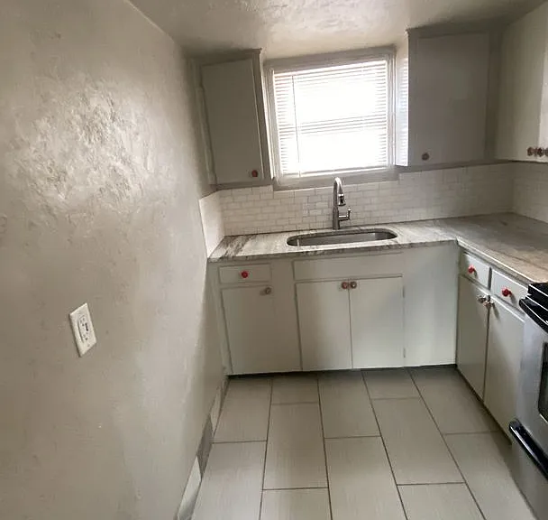 1002-B100 Everett St — Photo 7