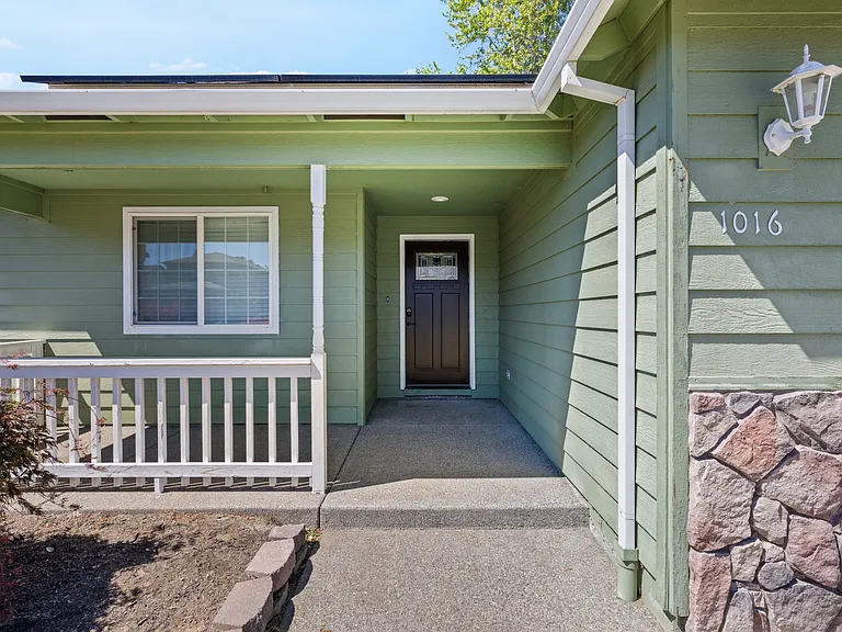 1016 Birmingham St — Photo 4