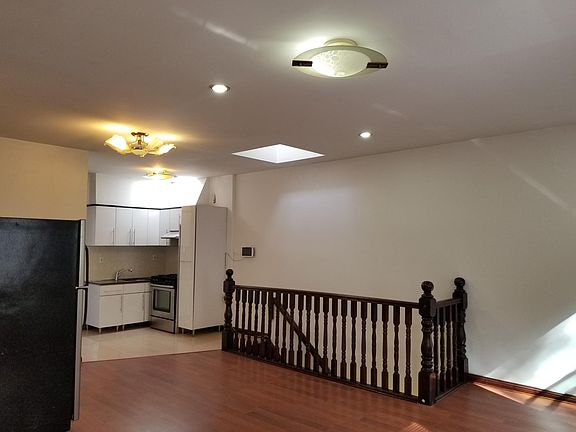 4th image of 58 Bay 43rd St Fl 2nd
