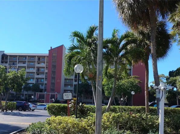 2200 S Cypress Bend Dr APT 604, Pompano Beach, FL 33069