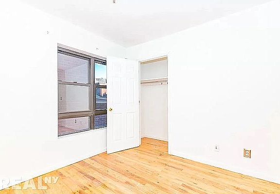 4th image of 122 Leonard St APT 3
