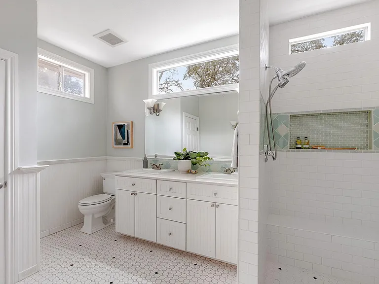 904 Josephine St — Photo 16
