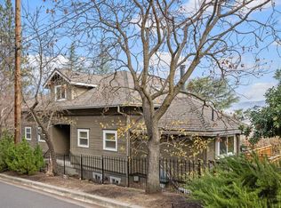 18 Hillcrest St, Ashland, OR 97520