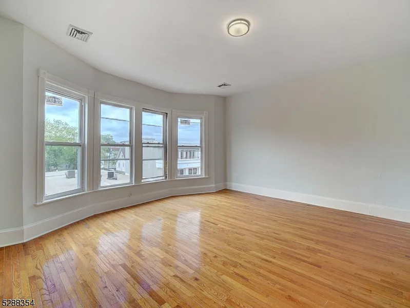 2 bed, 1.0 bath, $2,400 — Photo 4