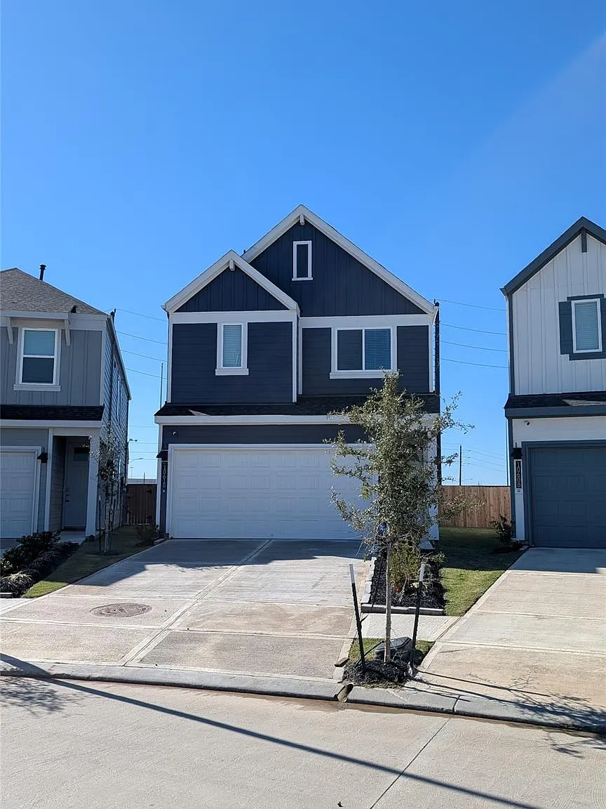4 bed, 2.5 bath, 2054 sqft, $2,600 — Photo 2