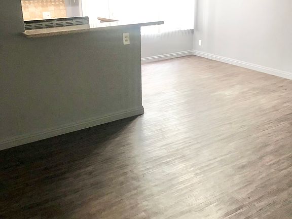 3rd image of 12813 Caswell Ave #4