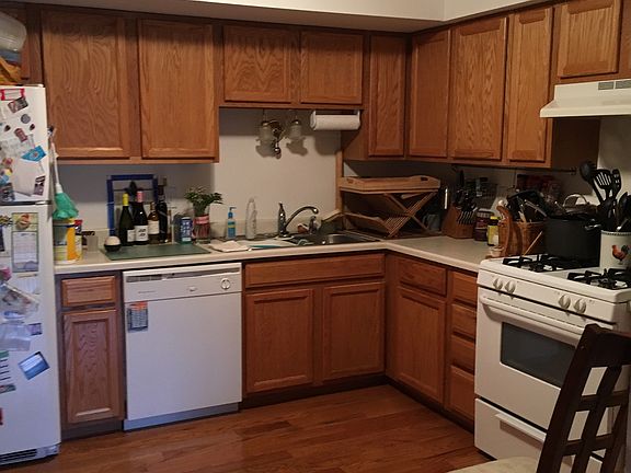 4th image of 1322 E Arnold St
