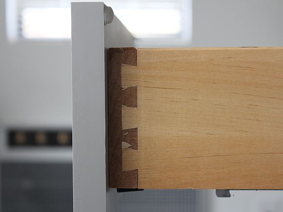 Solid wood dovetail joint