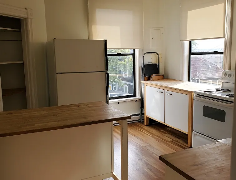 Upper unit kitchen