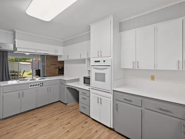 2010 W Overhill Dr, Stephenville, TX 76401