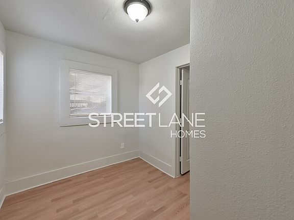 2nd image of 1906 Grainger St