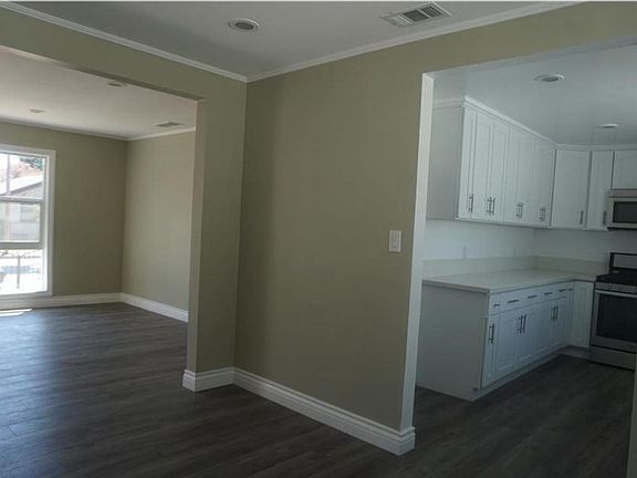 5th image of 1507 W 37th Pl