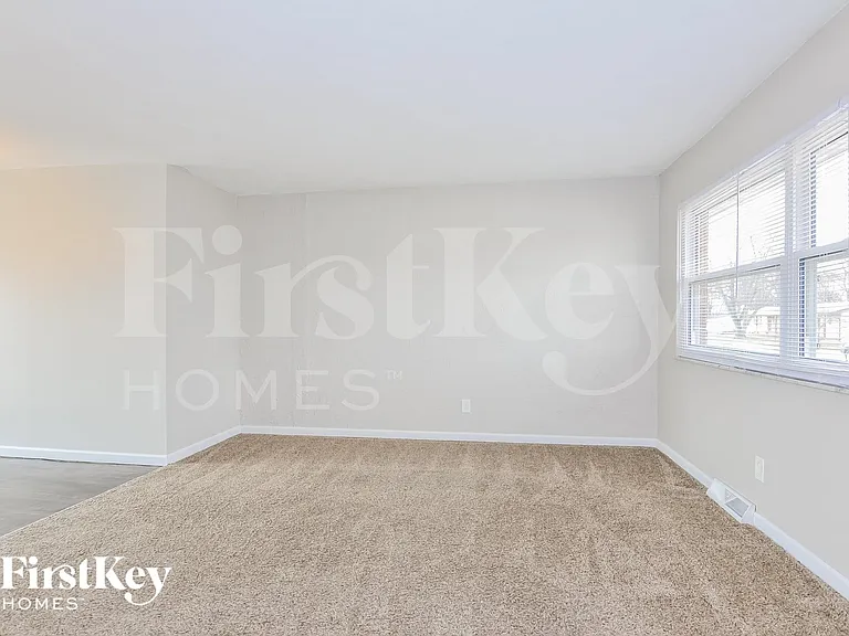 8 Oak Dr — Photo 3