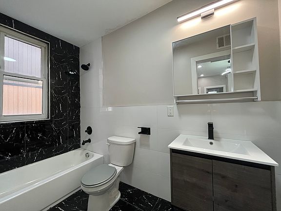 3rd image of 484 Kennedy Blvd APT 2R