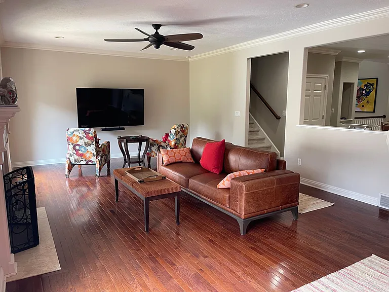 402 Georgetowne Ct — Photo 13
