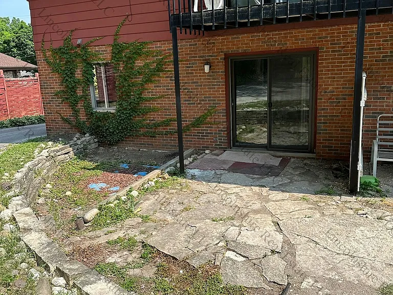 1015 Summit Ave #2 — Photo 13