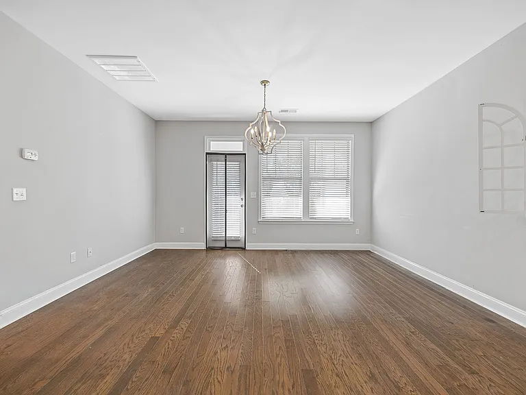4 Tatum Ln — Photo 10