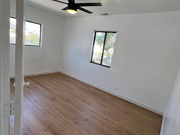 3rd image of 12527 Yukon Ave