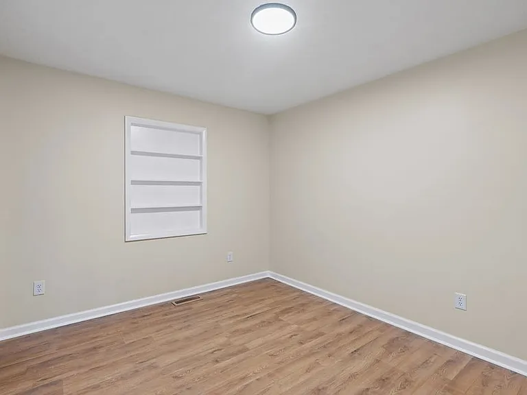 1539 White Rd — Photo 13