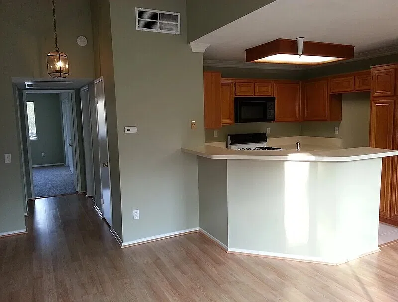 2 bed, 2.0 bath, 956 sqft, $1,608 — Photo 4