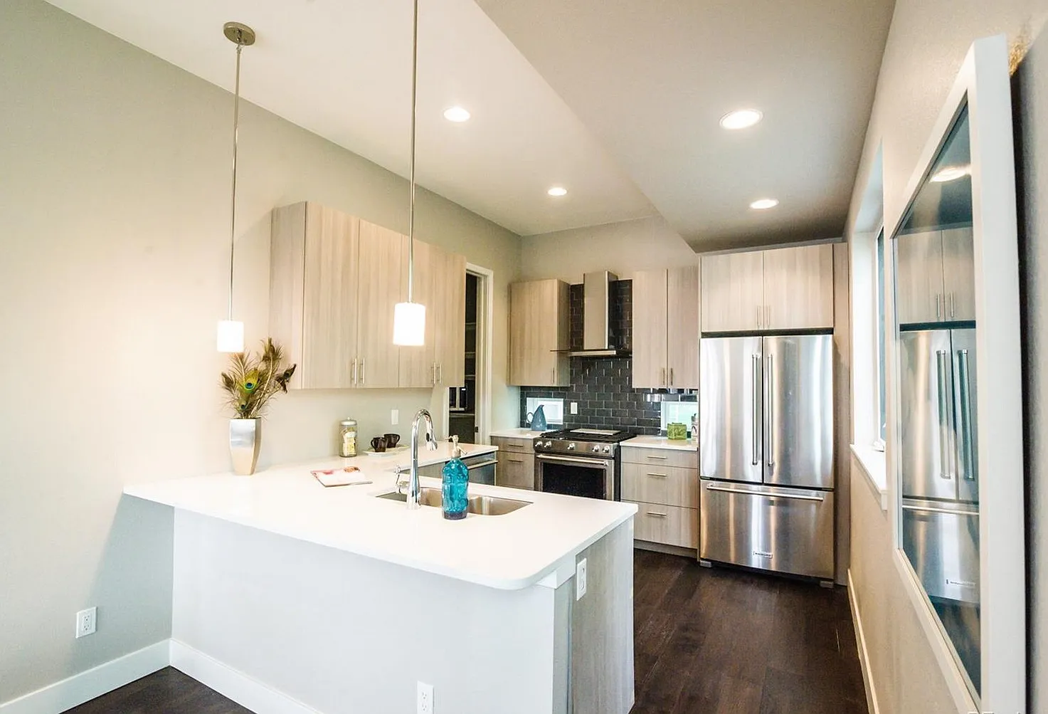 3 bed, 3.5 bath, 1657 sqft, $4,195 — Photo 4