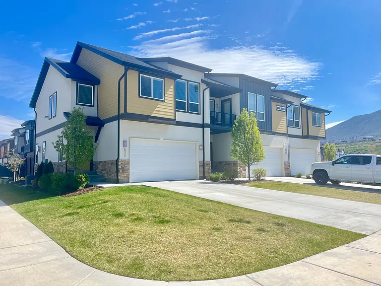 636 W Life Dr — Photo 2