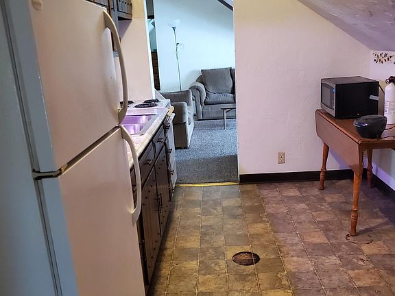 5th image of 257 W 8th St #5