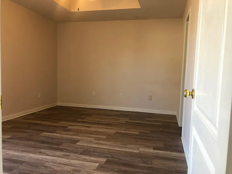 10017 Chapel Hill Dr — Photo 6
