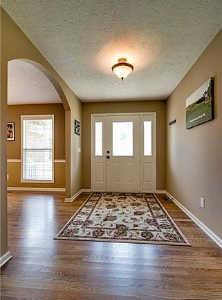3rd image of 111 Willowleaf Ln