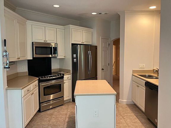 4th image of 4 Indigo Run Dr APT 1823