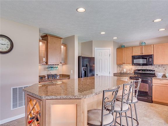4th image of 8024 Maxim Cir NE