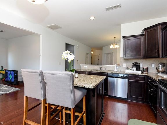 4th image of 365 Summergate Dr