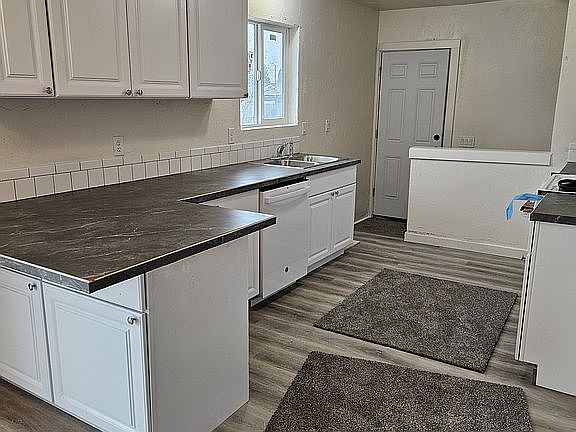 5th image of 3975 Henderson Ln