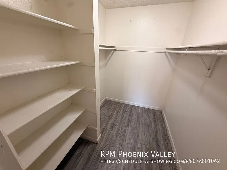 Glendale Groves — Photo 19