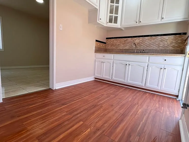 504 W 102nd St — Photo 13