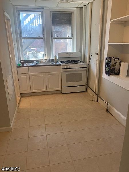 2nd image of 14 Marshall St APT 1