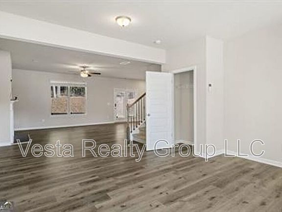 5th image of 121 Lexington Place Dr