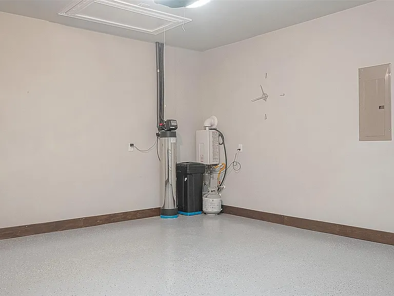 7446 French Quarter Ct — Photo 24