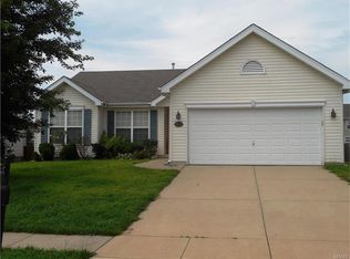 2429 Larchmont Dr, Belleville, IL 62221