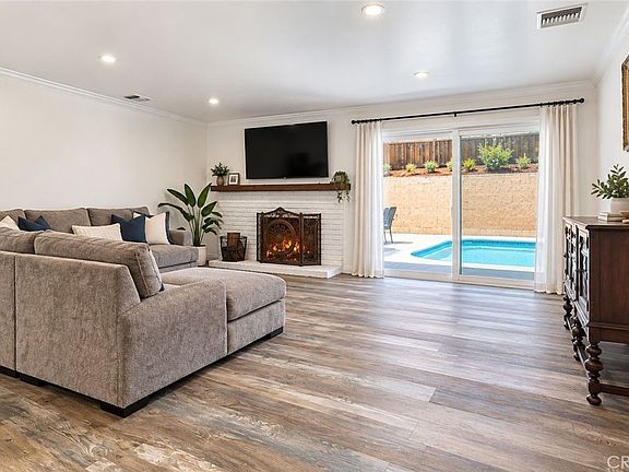 5th image of 1215 Dickenson Ct