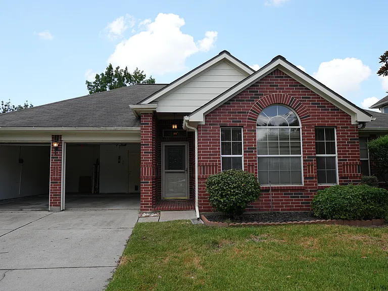 19419 Stamford Dr — Photo 1