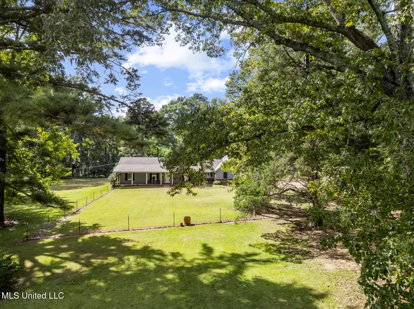 18899 Midway Rd, Terry, MS 39170