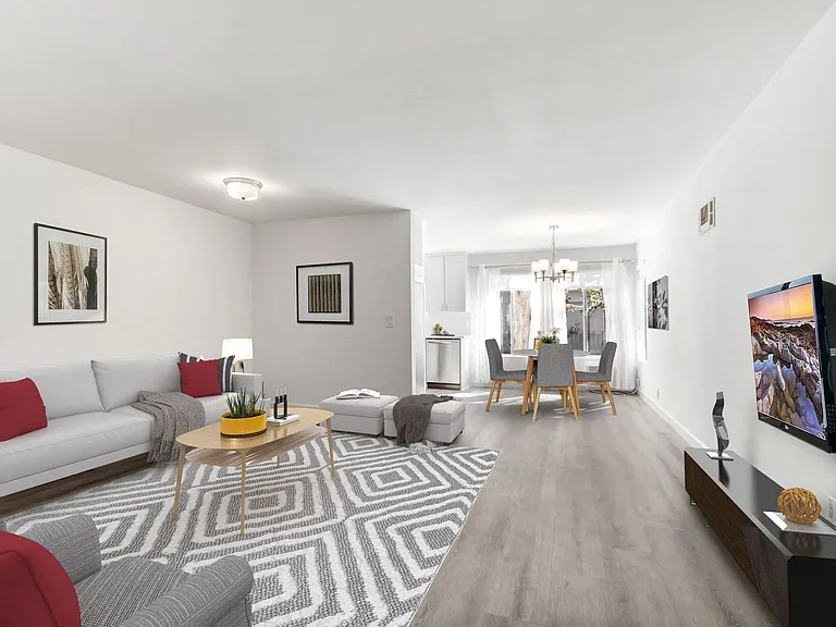 Bentley Avenue Apartments — Photo 12